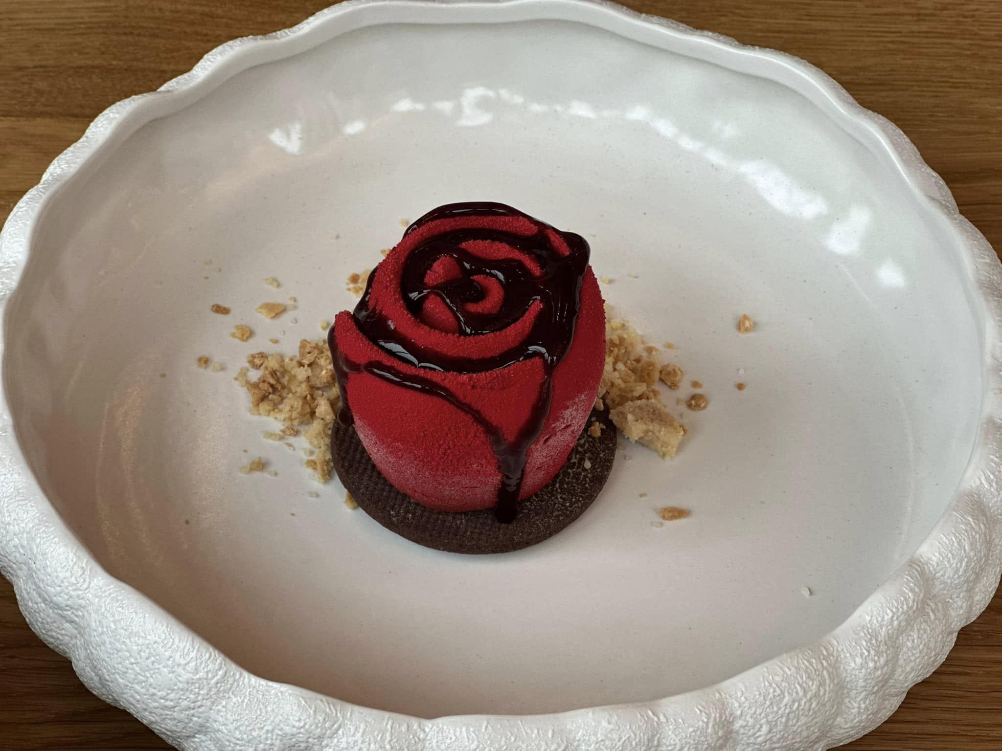 Trandafir mousse de ciocolată amăruie